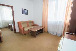 Гостевой дом Villa Kameliya Трускавец Семейный номер с балконом-1