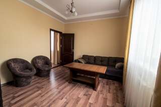 Гостевой дом Villa Kameliya Трускавец Семейный люкс с балконом-2